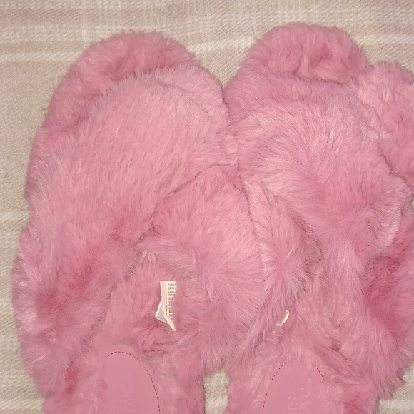 WOMENS 9/10 PINK FLUFFY SLIPPERS - Picture 3 of 5